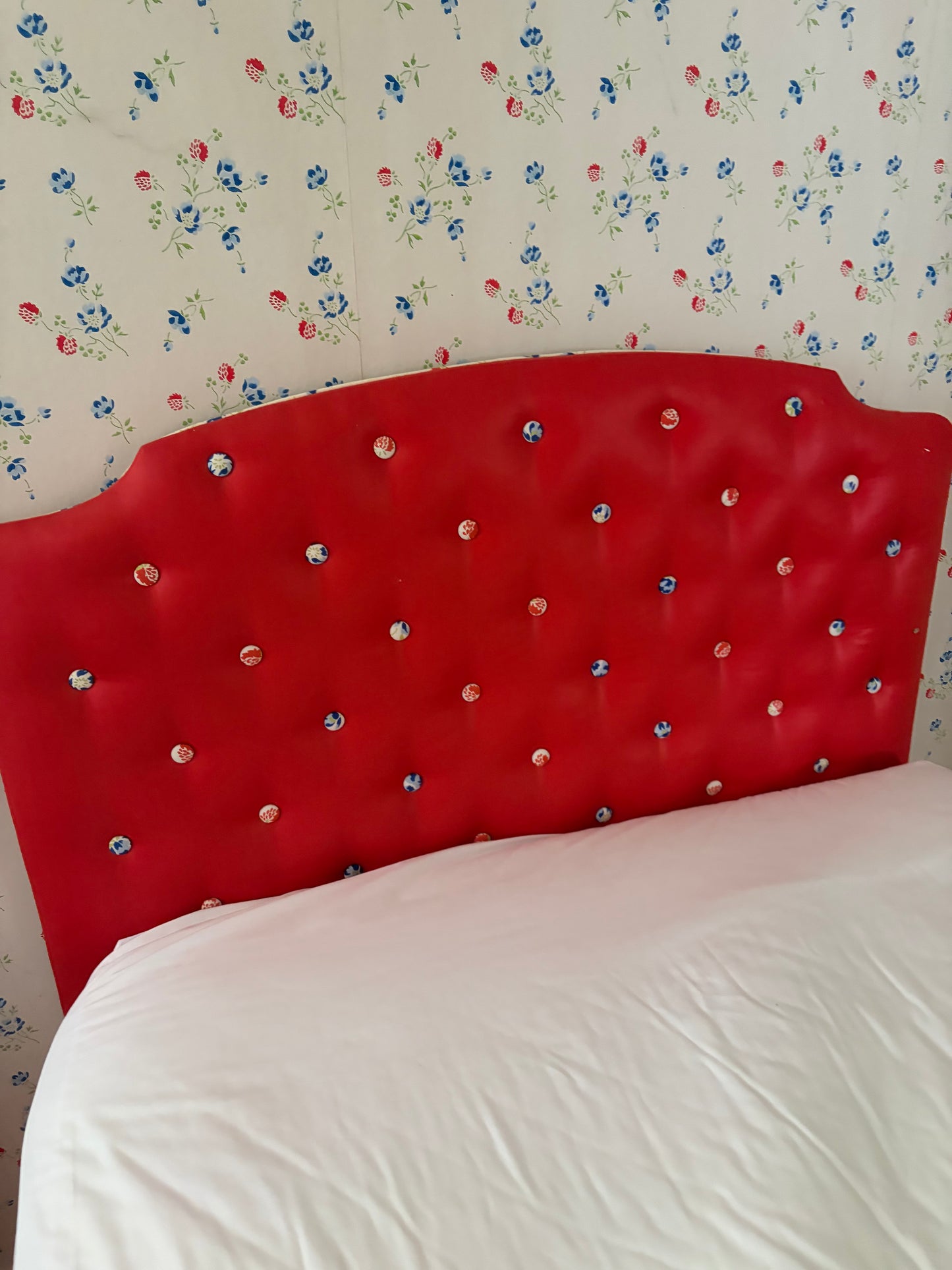 A PAIR OF SINGLE BEDS
