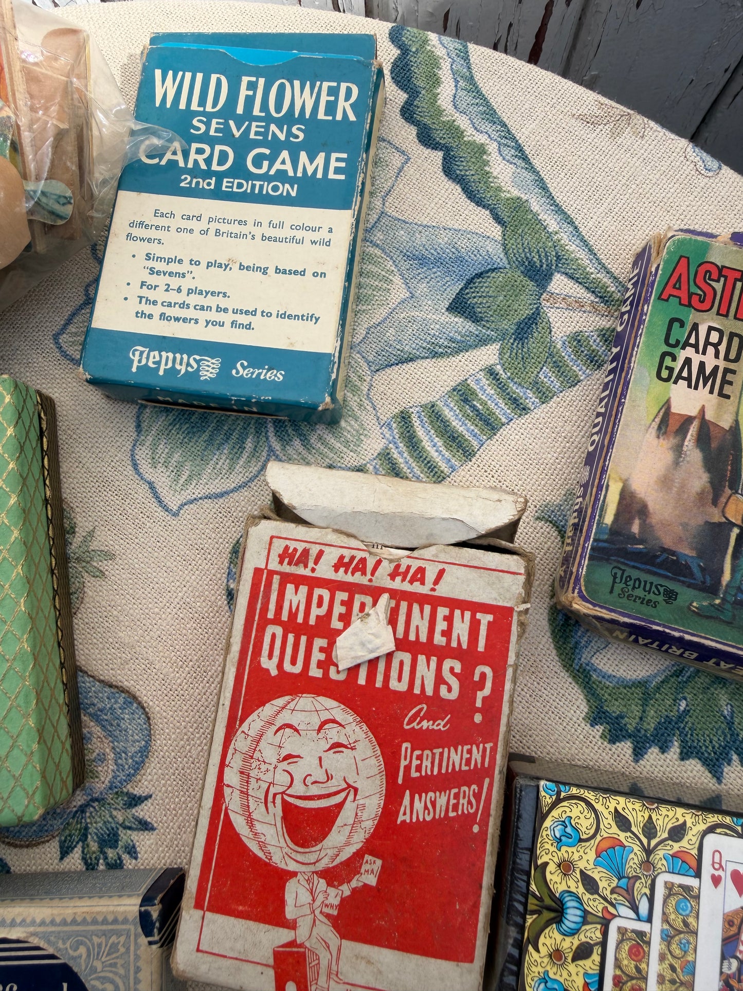 VINTAGE CARDS AND GAMES
