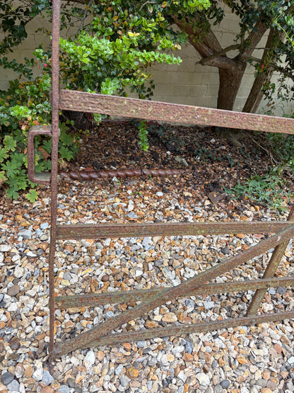 VICTORIAN GATE