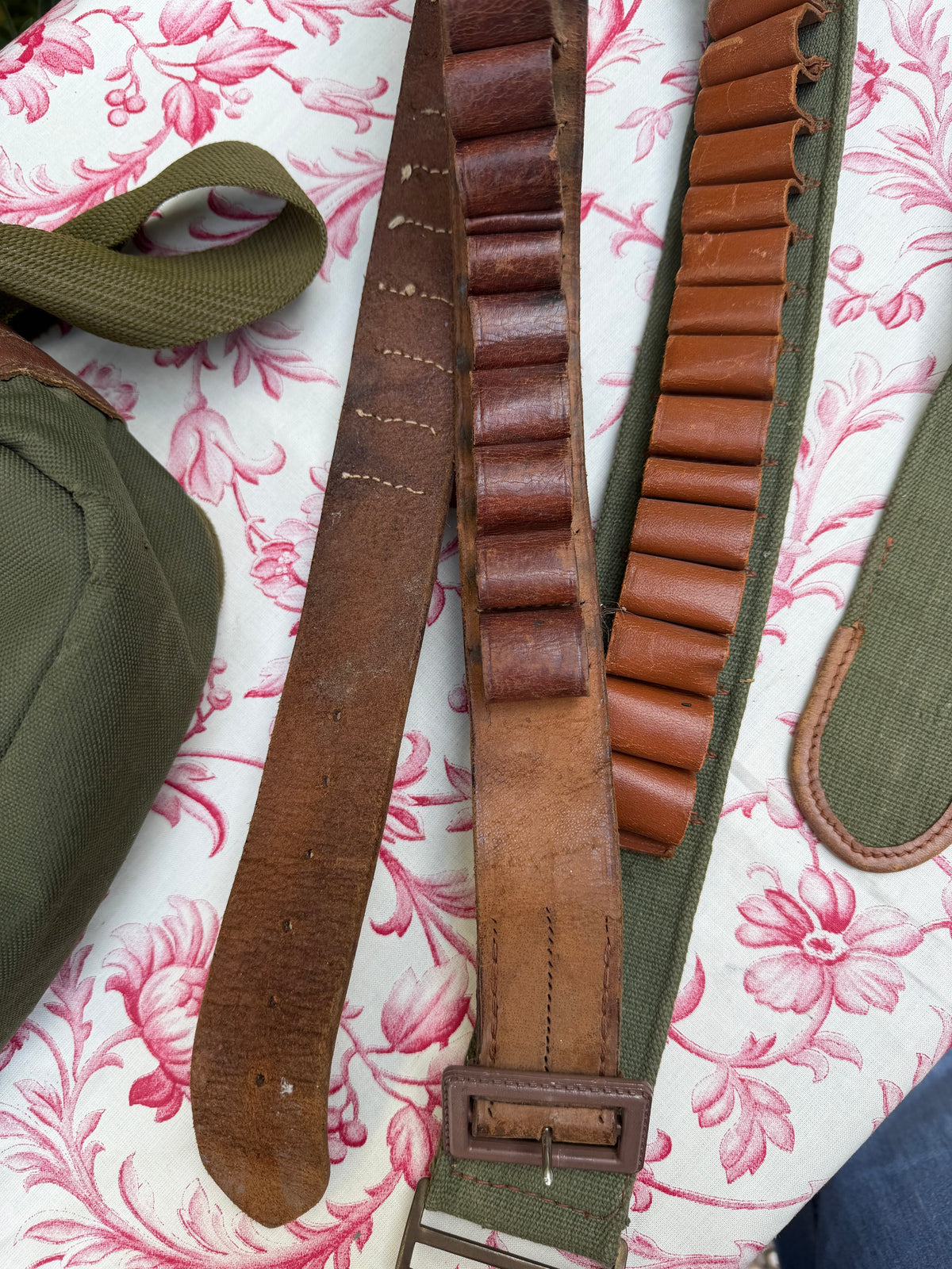 CARTRIDGE BAG WITH TWO BELTS