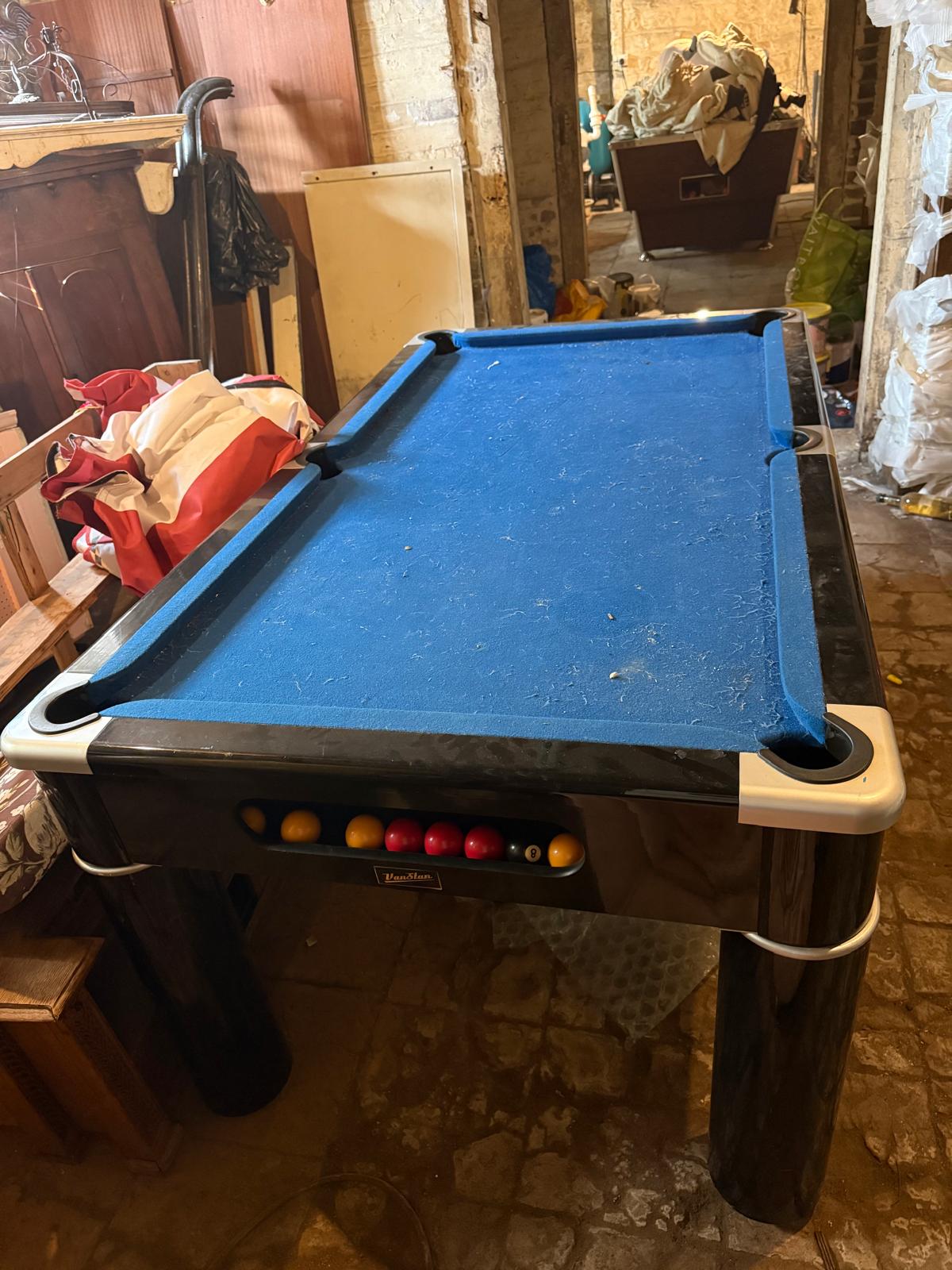 POOL TABLE