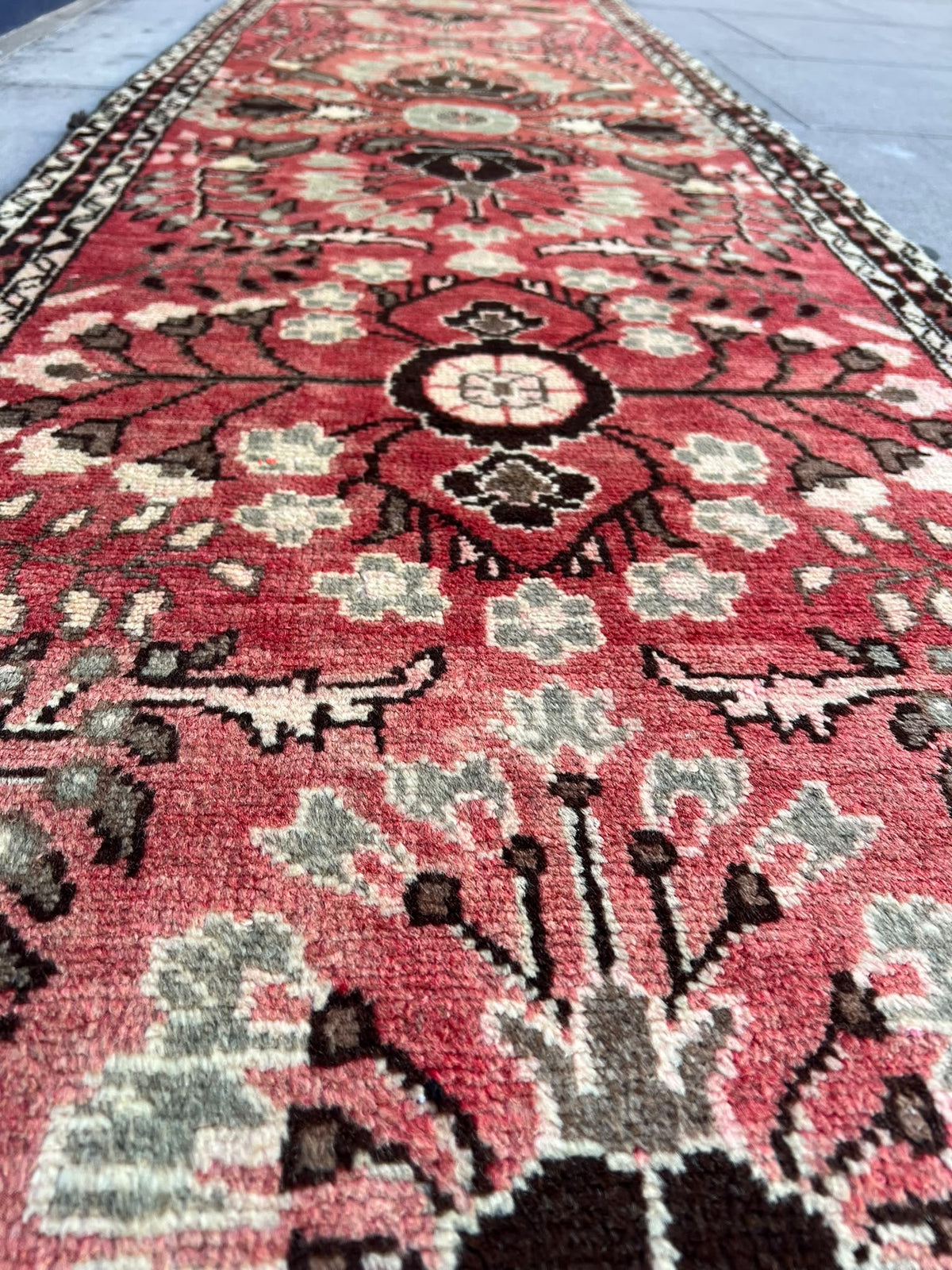 CARPET RUNNER