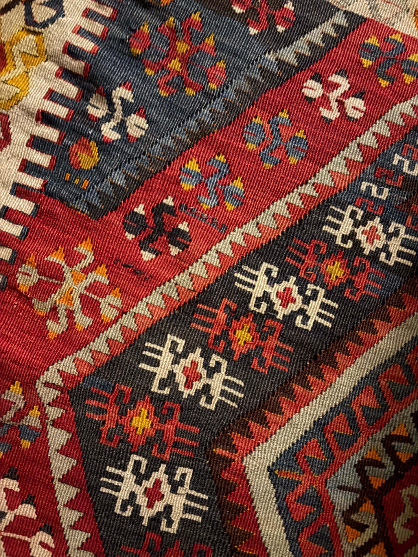 ANTIQUE KILIM