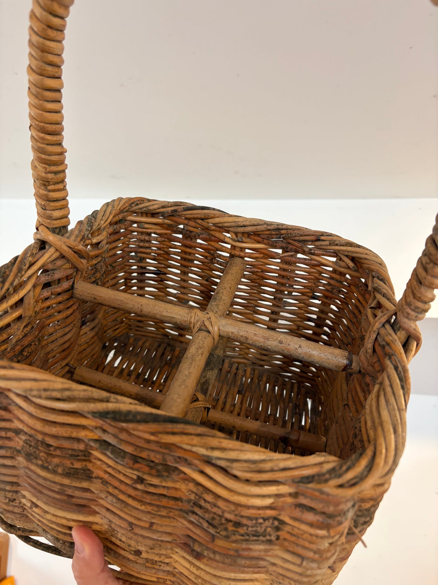 BOTTLE BASKET