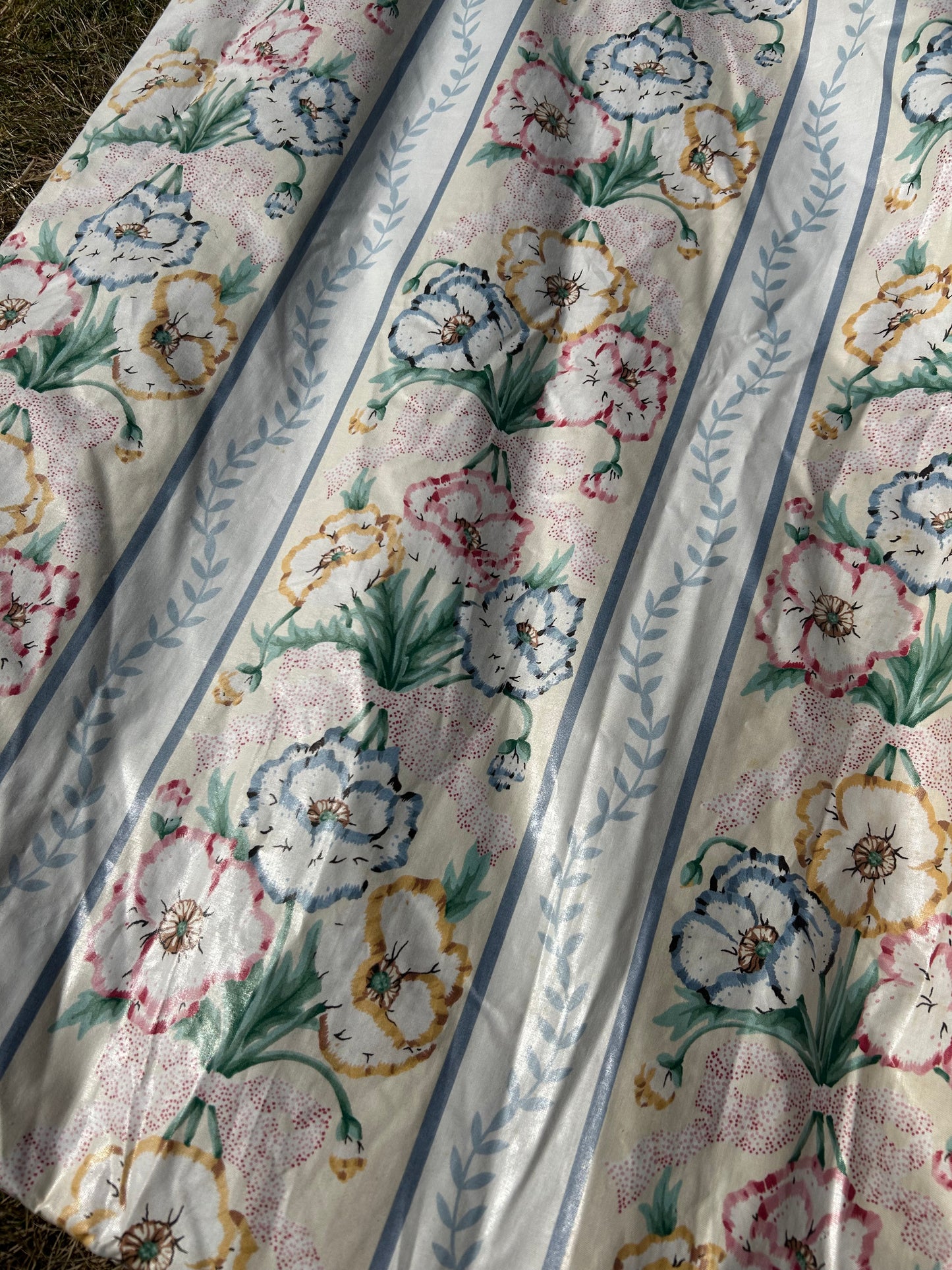 CURTAINS AND PELMET