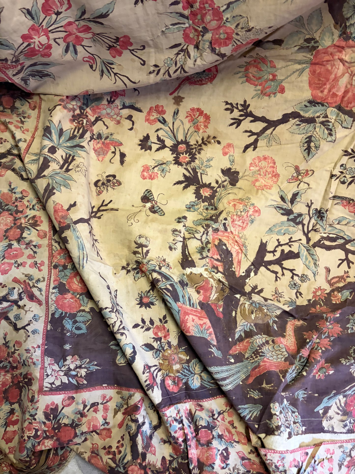 ANTIQUE TEXTILE