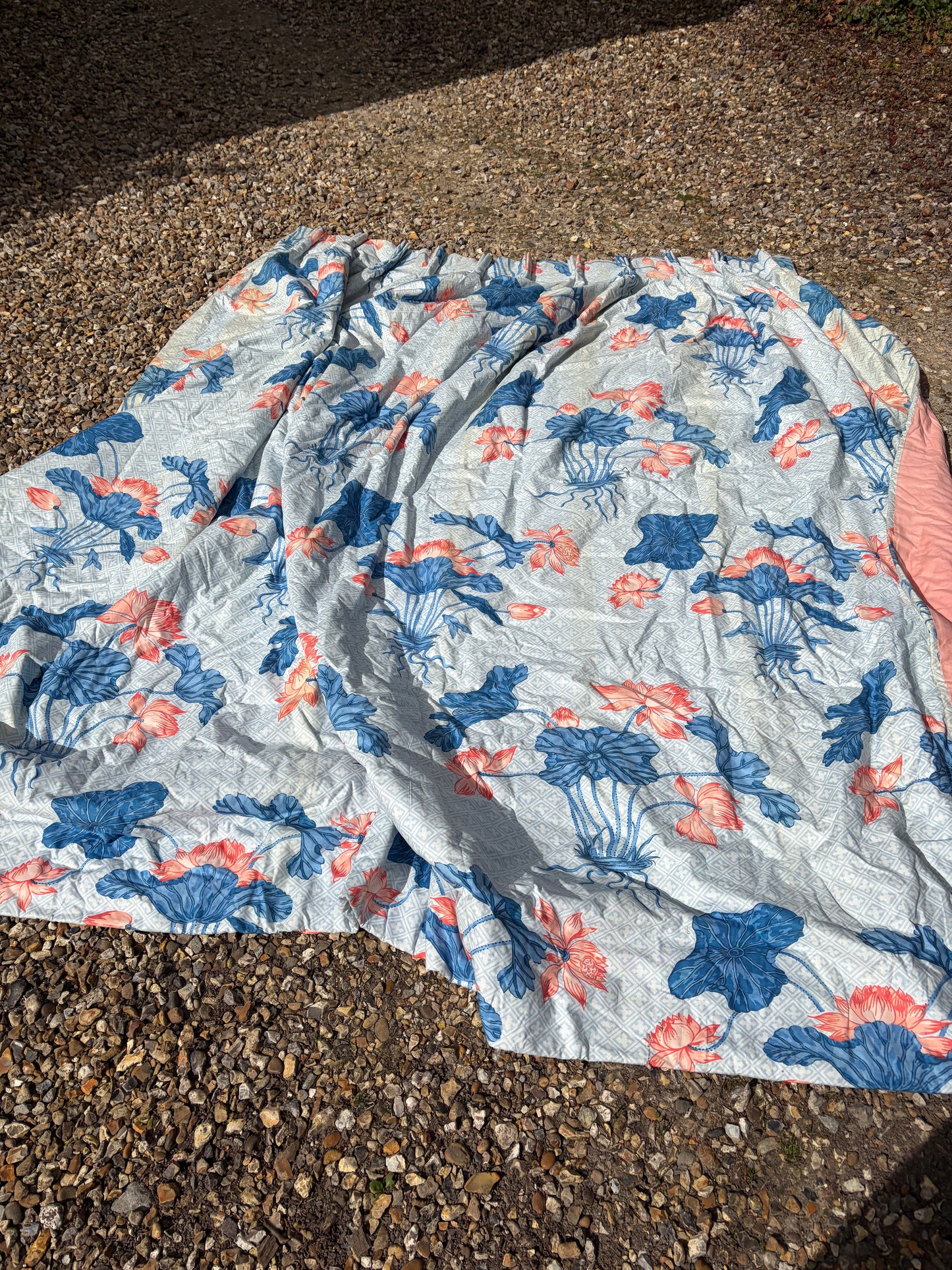 PAIR OF CURTAINS