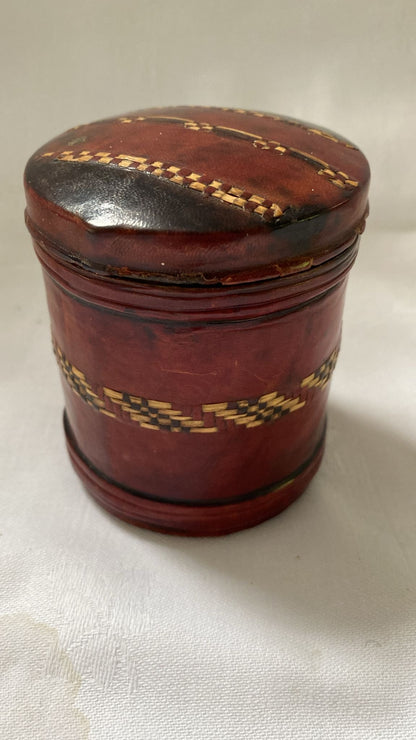 ANTIQUE POT