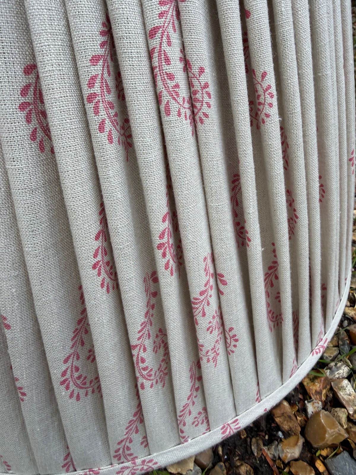 LARGE PLEATED SHADE