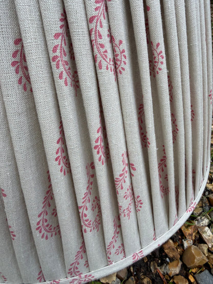 LARGE PLEATED SHADE