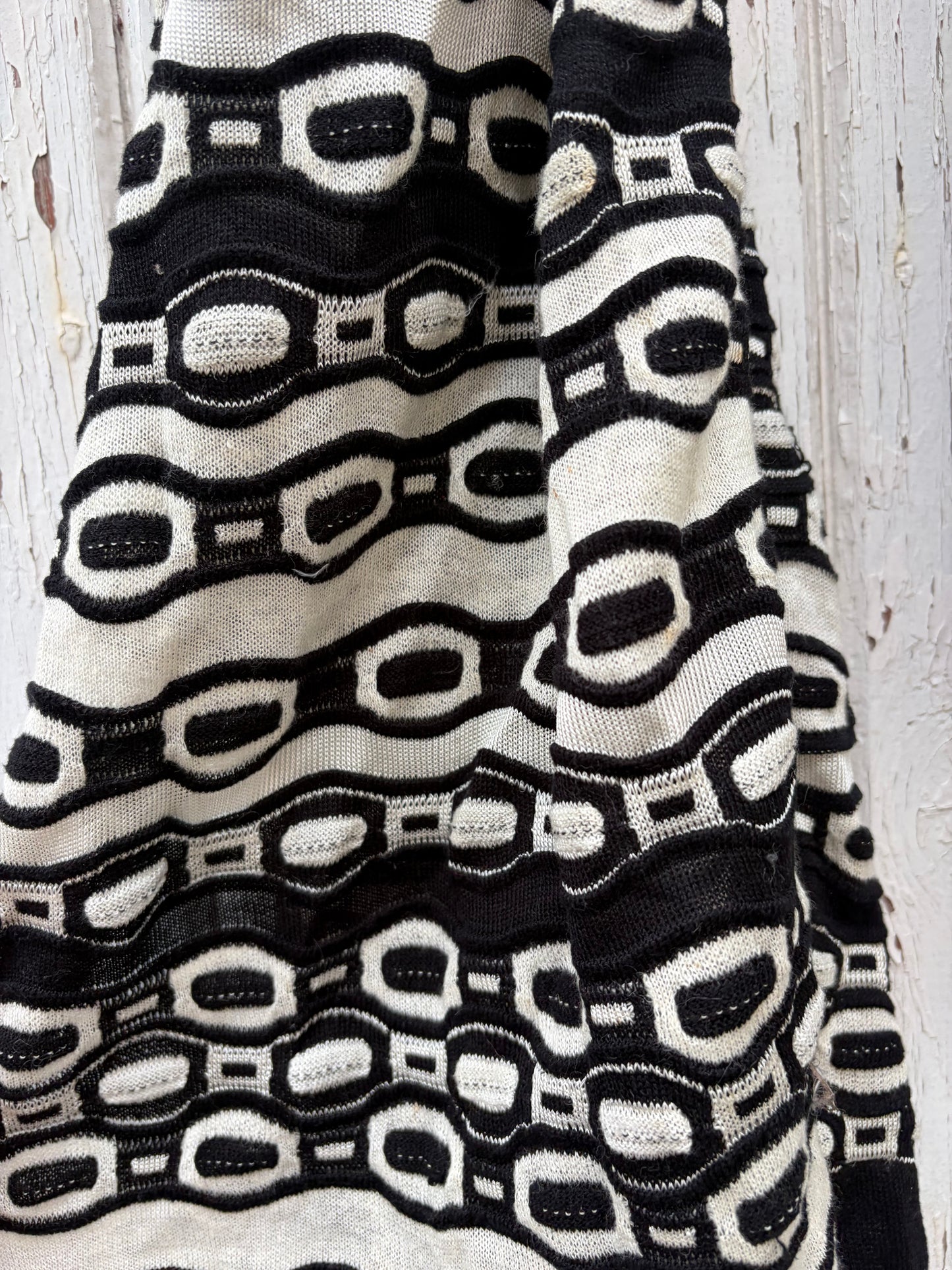 5 BLACK AND WHITE SCARVES