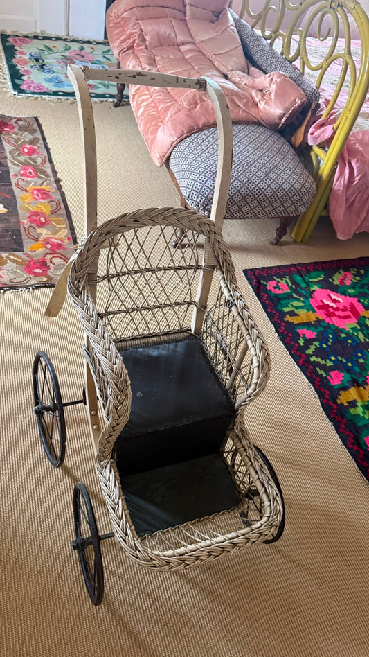 VINTAGE PUSH CHAIR