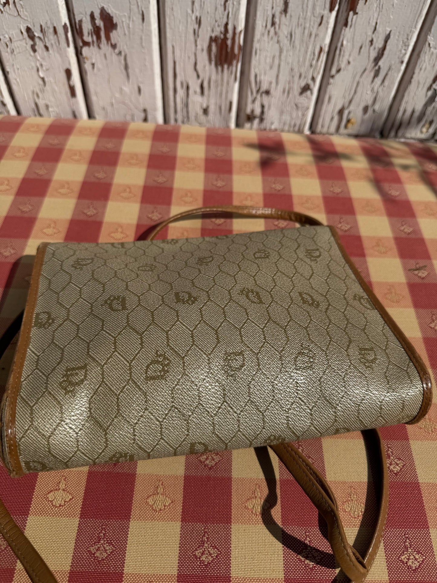CHRISTIAN DIOR