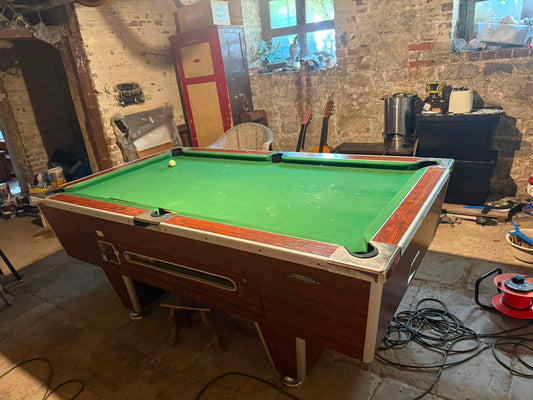 POOL TABLE