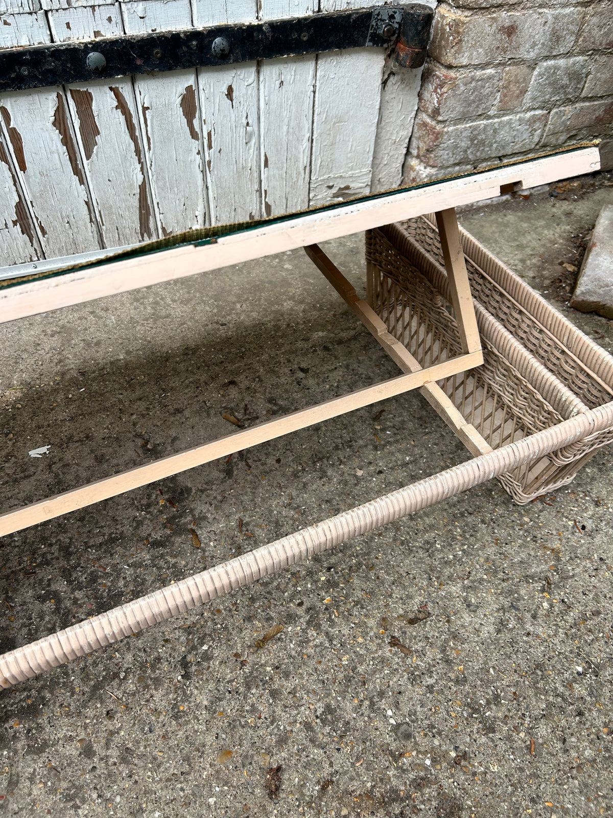 WICKER TRAY