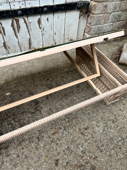 WICKER TRAY