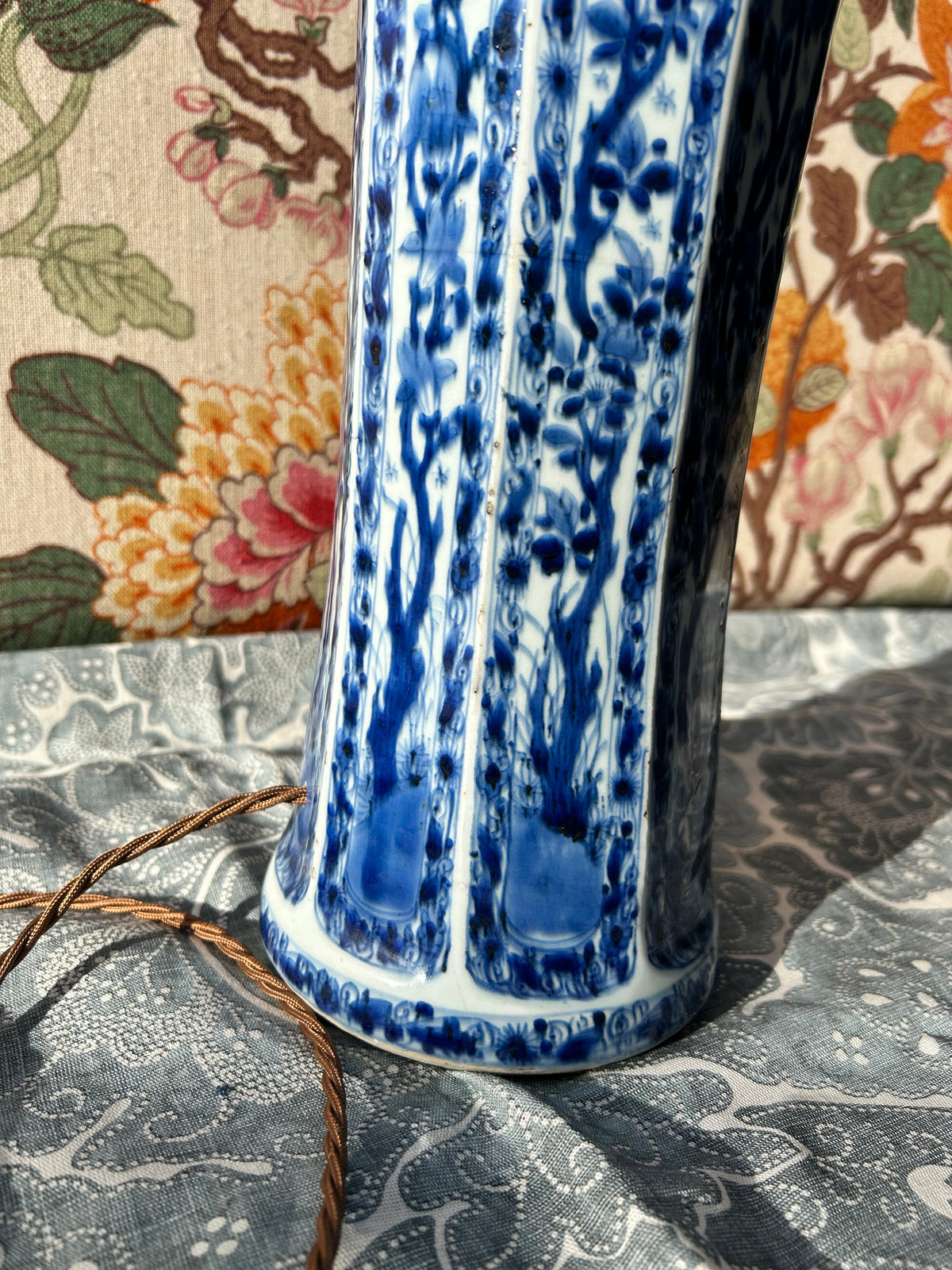 VASE LAMP