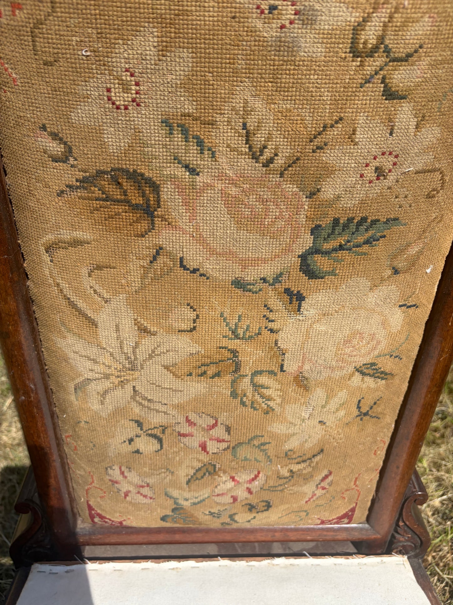 ANTIQUE CHAIR