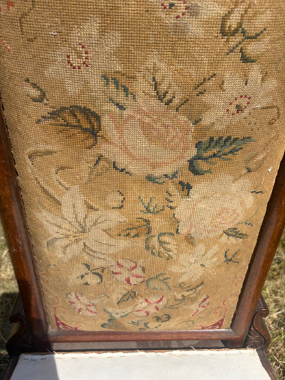 ANTIQUE CHAIR