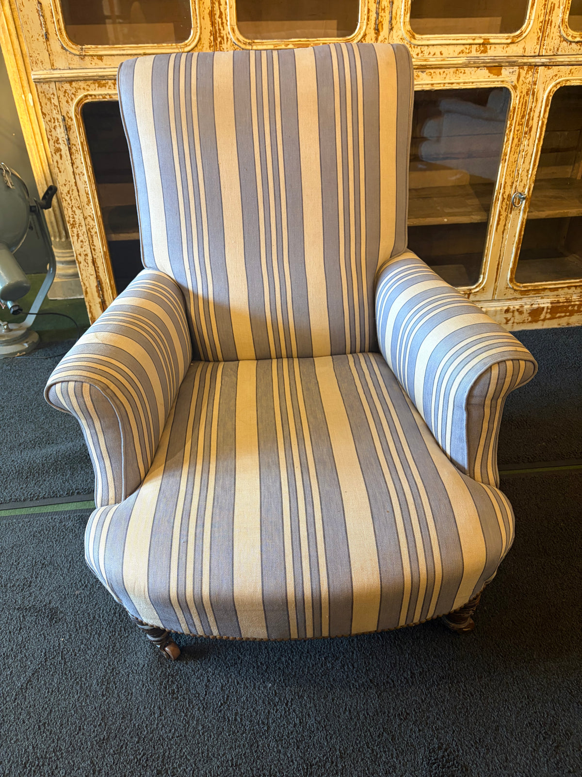 ARM CHAIR