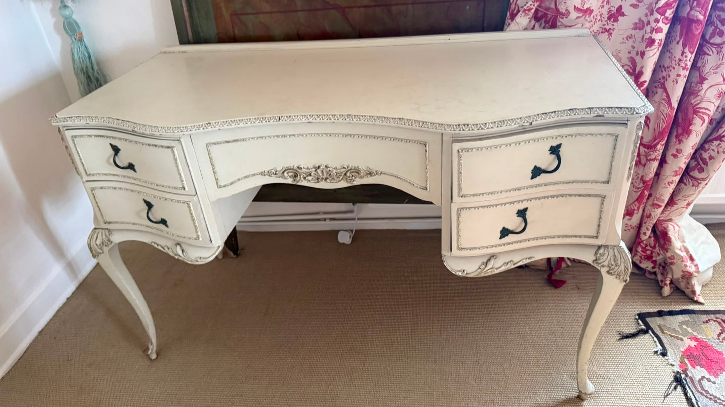 DRESSER