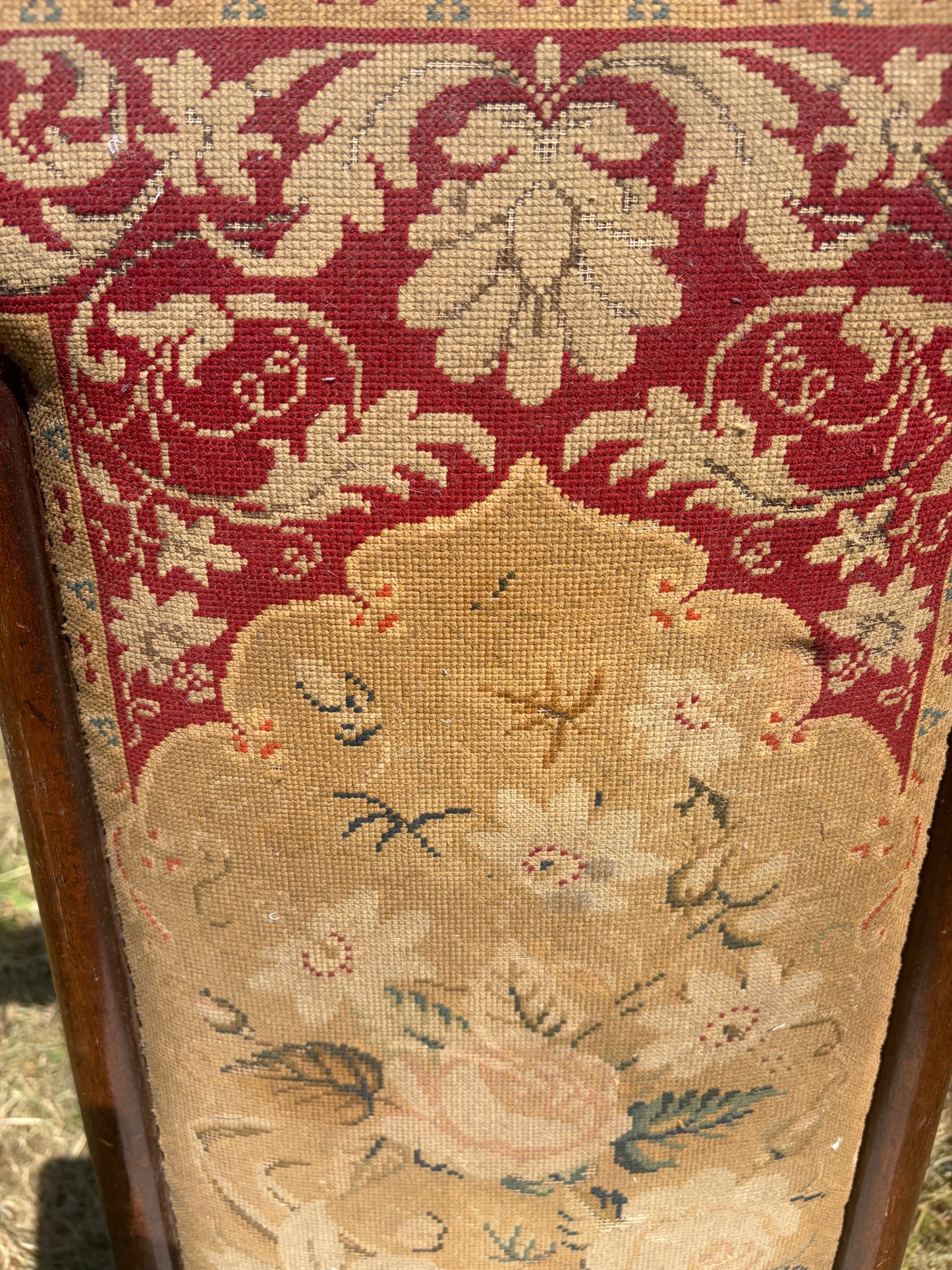 ANTIQUE CHAIR