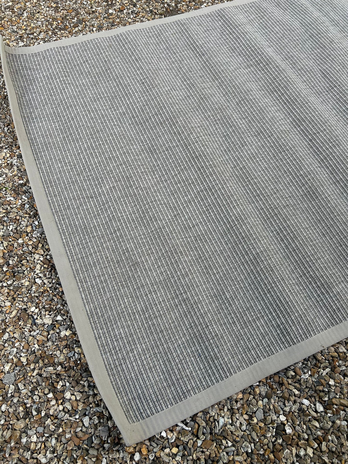 GREY RUG