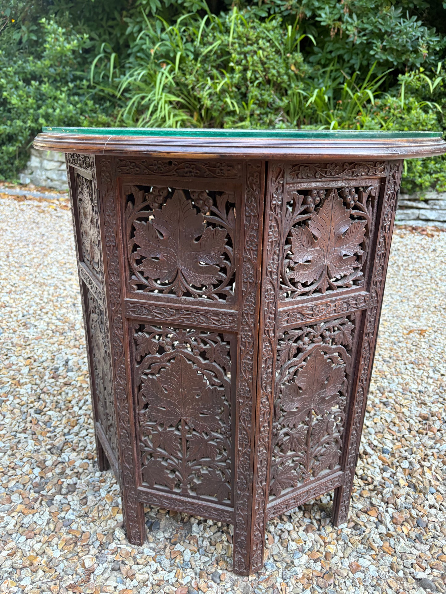 CIRCULAR TABLE