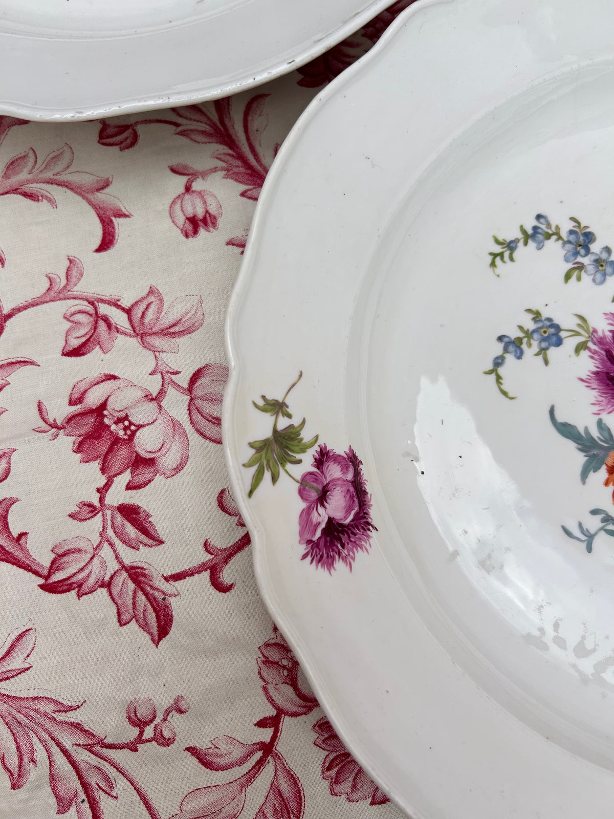 PAIR OF PLATES