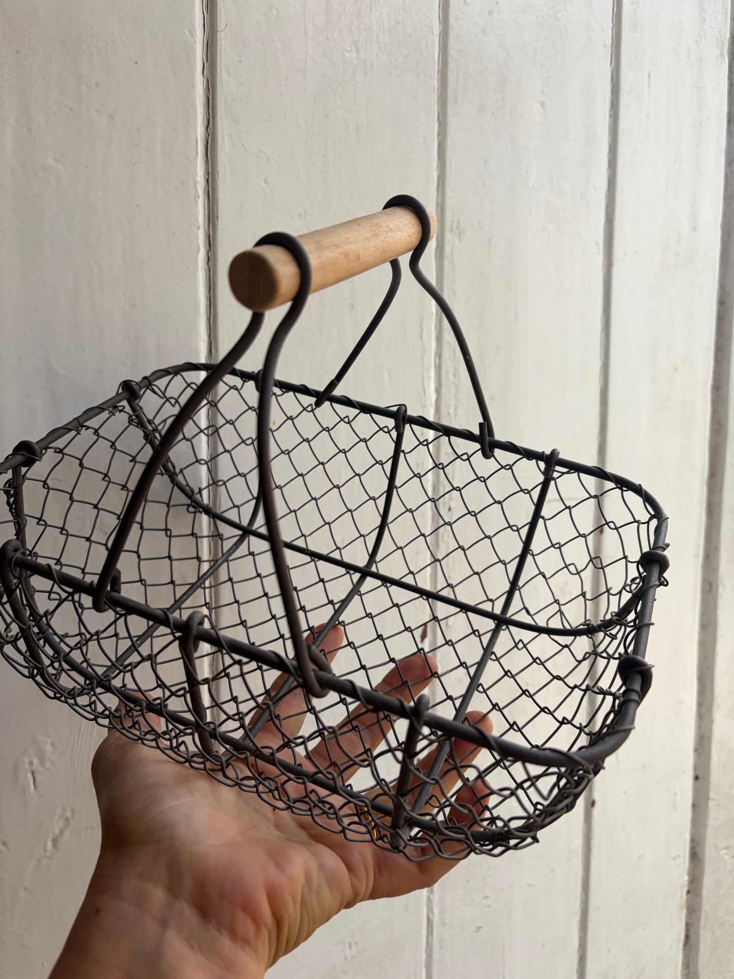 WIRE BASKET