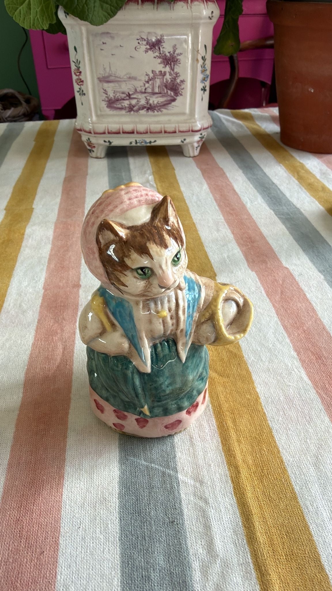 £10 PRESENTS