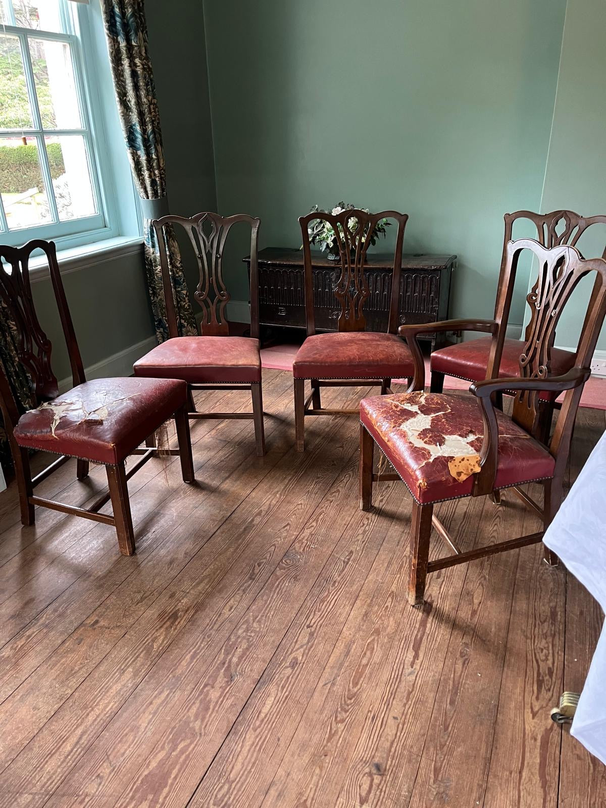 SET OF 10 CHAIRS