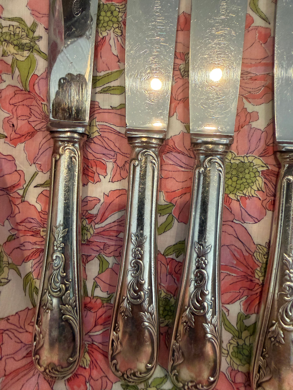 DINNER KNIVES