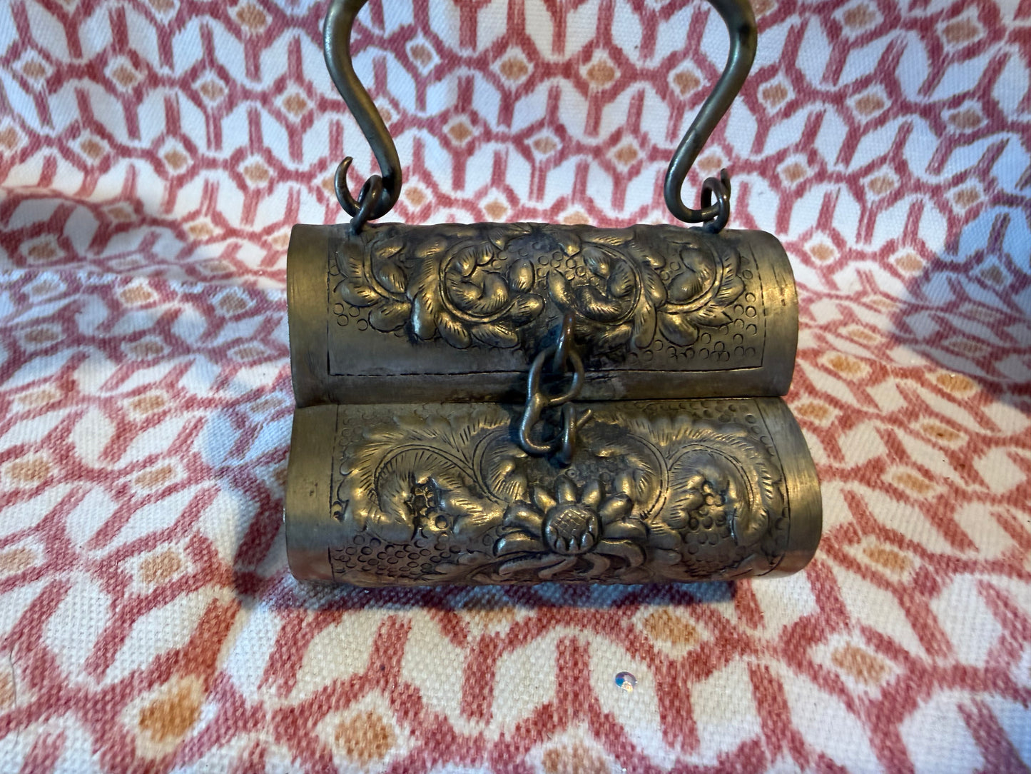 METAL CLUTCH BAGS