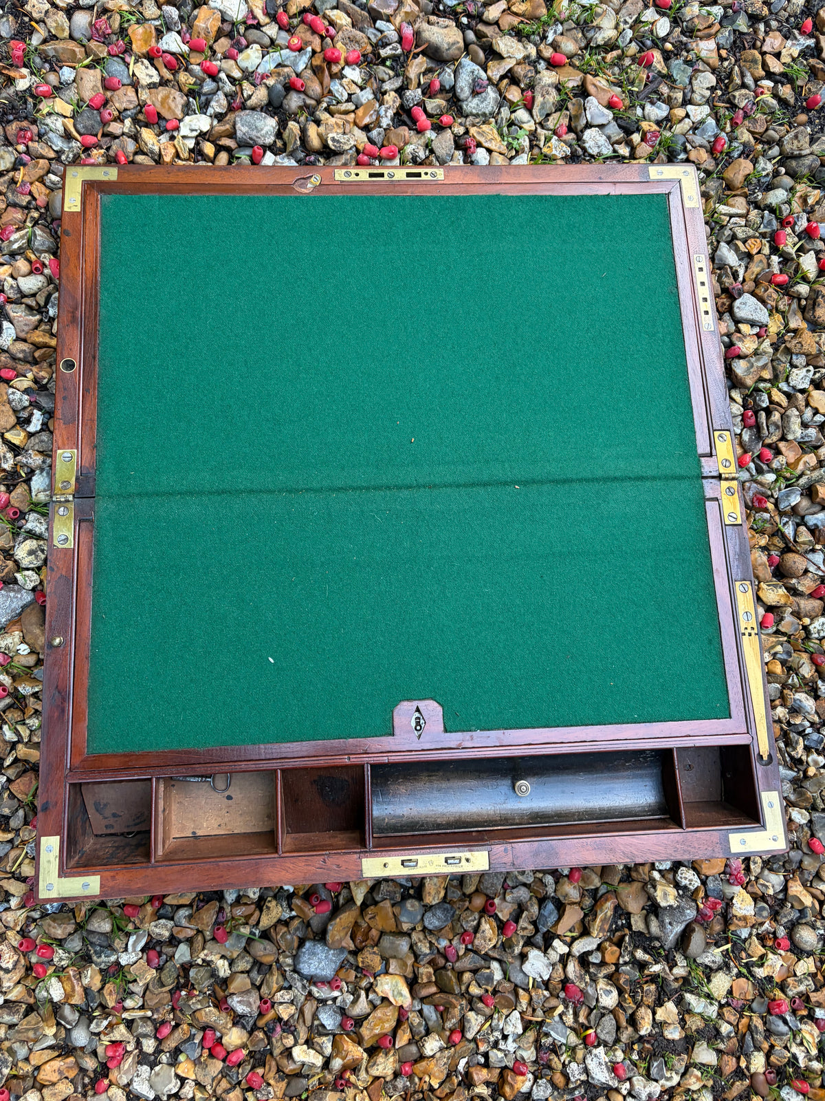 TRAVELLING DESK