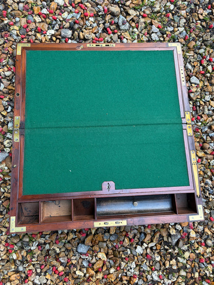 TRAVELLING DESK