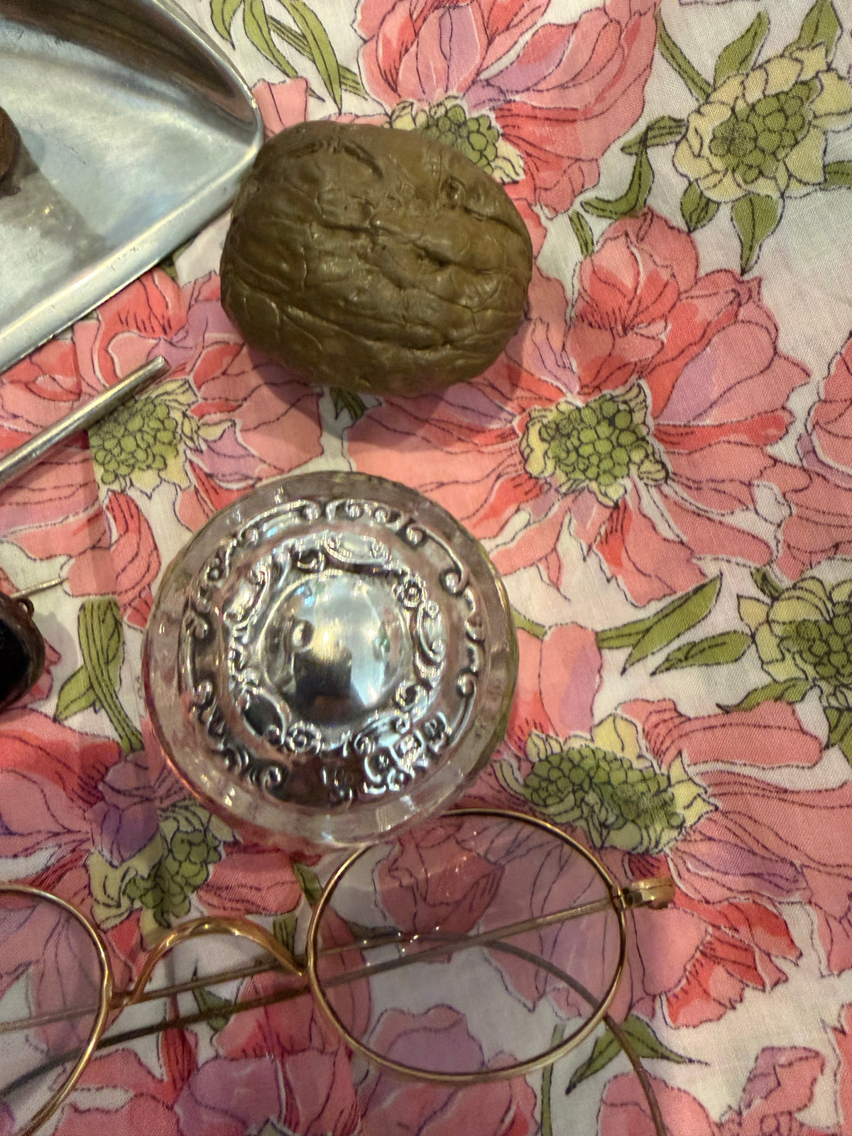 TRINKETS AND CURIOSITIES