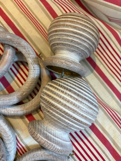 CURTAIN RINGS & FINIALS