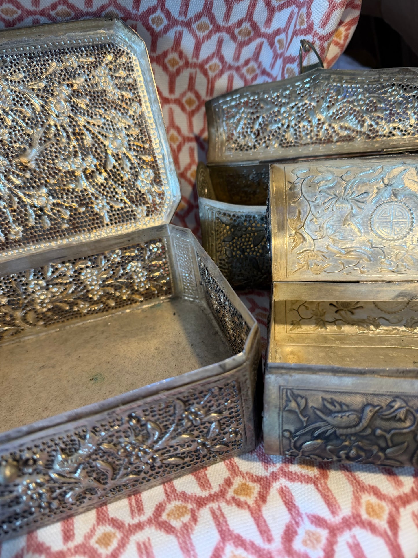 METAL CLUTCH BAGS