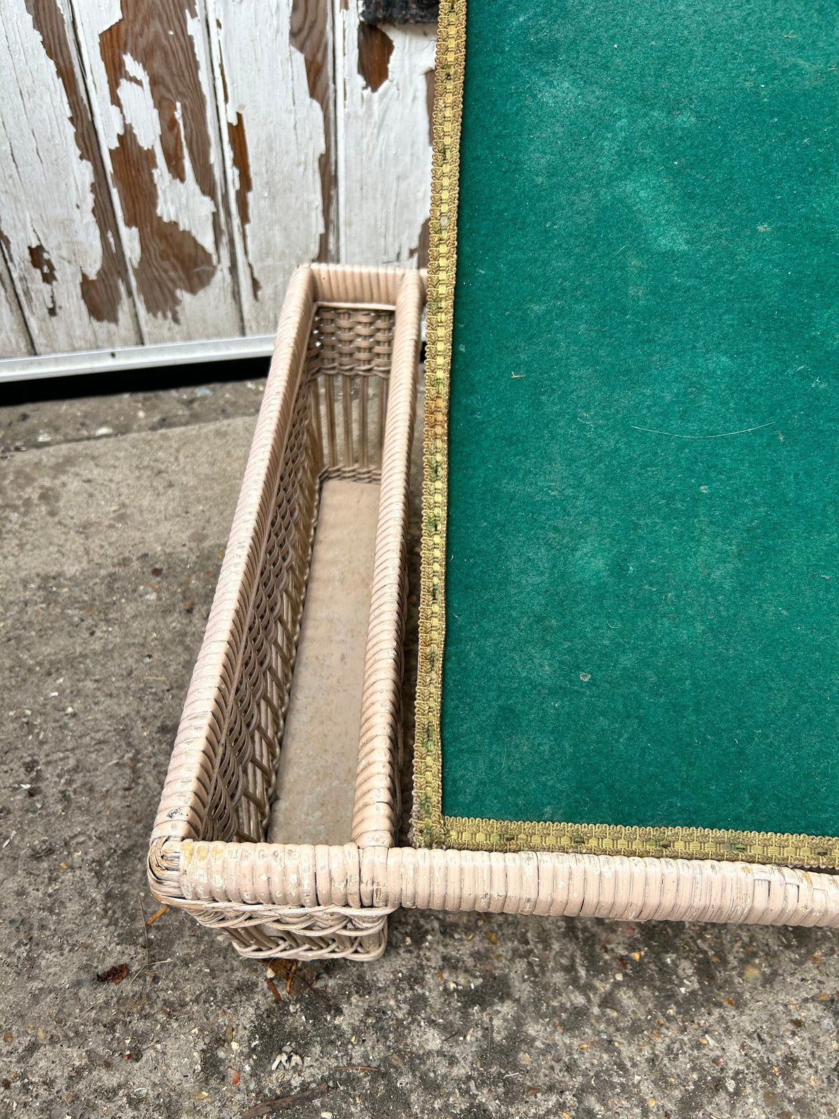 WICKER TRAY