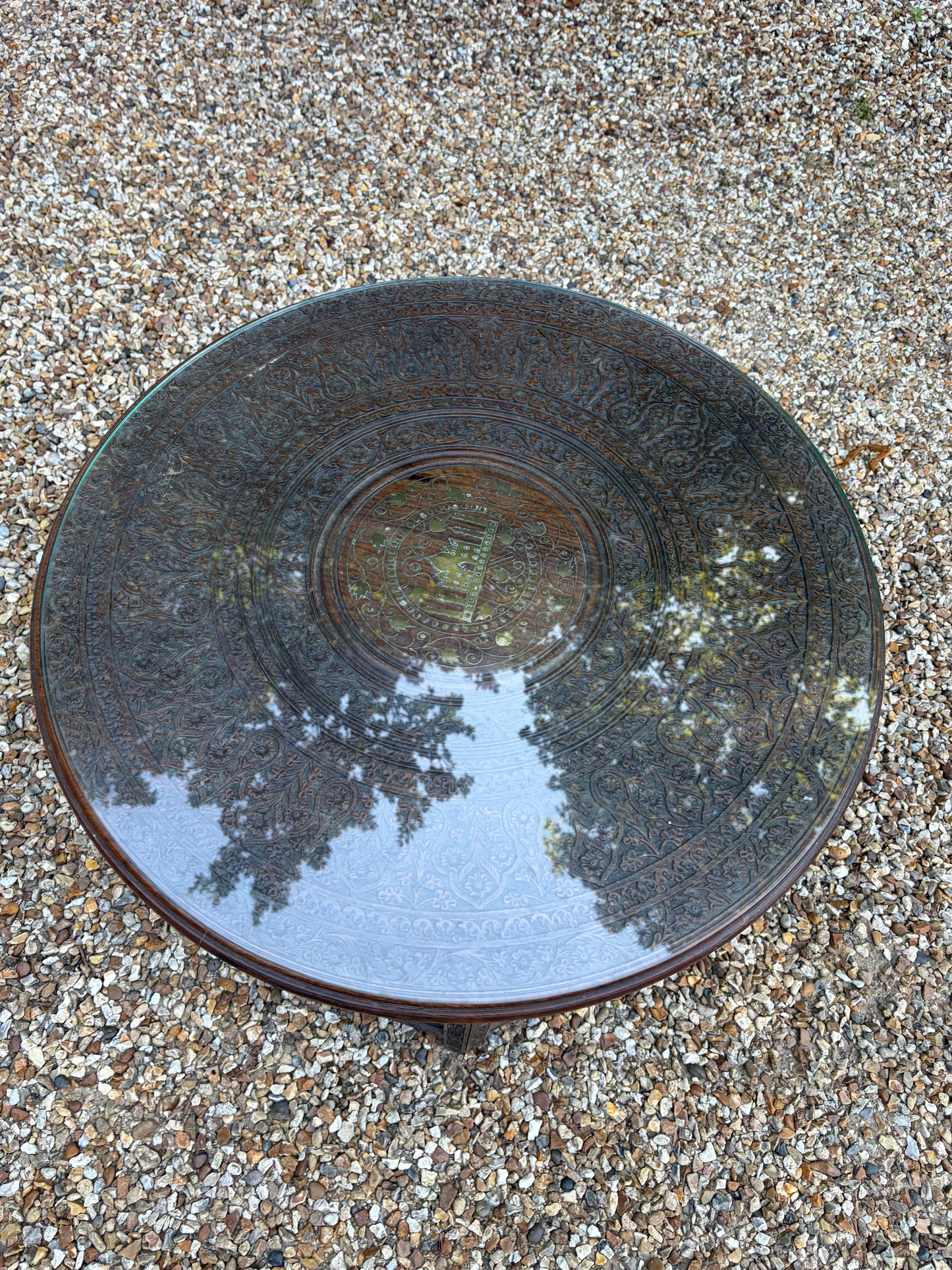 CIRCULAR TABLE
