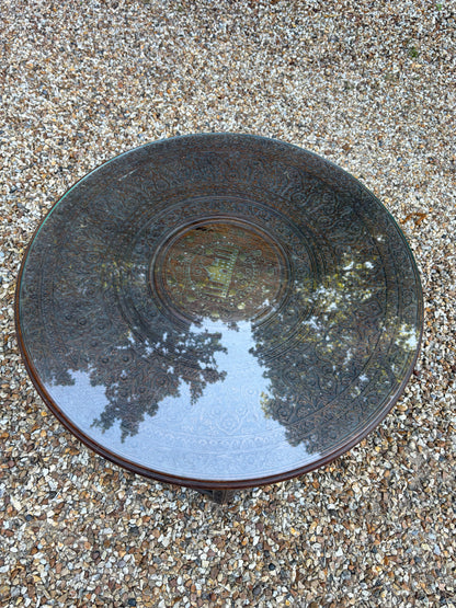 CIRCULAR TABLE
