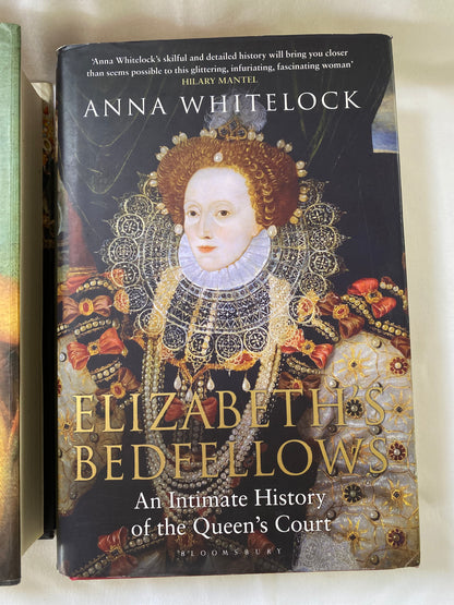 BOOK BUNDLE QUEENS.