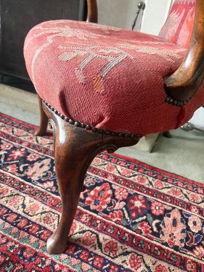 ANTIQUE CHAIR