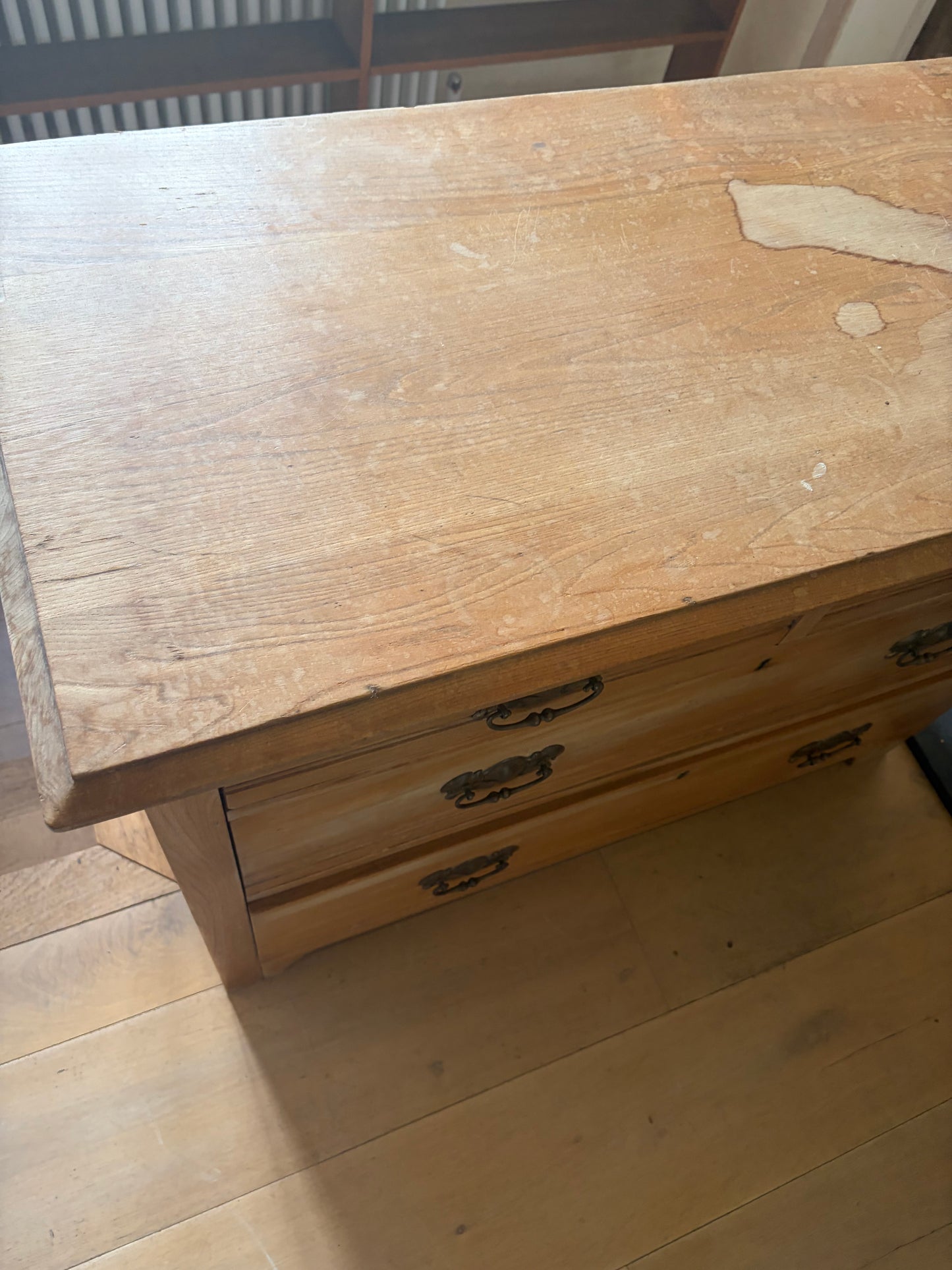 CHEST OF DRAWERS