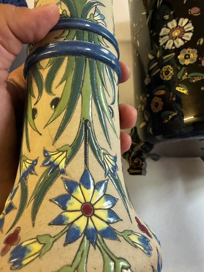 X 3 VASES