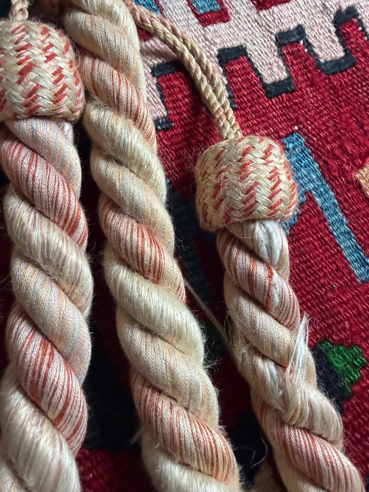 CURTAIN TIE BACKS