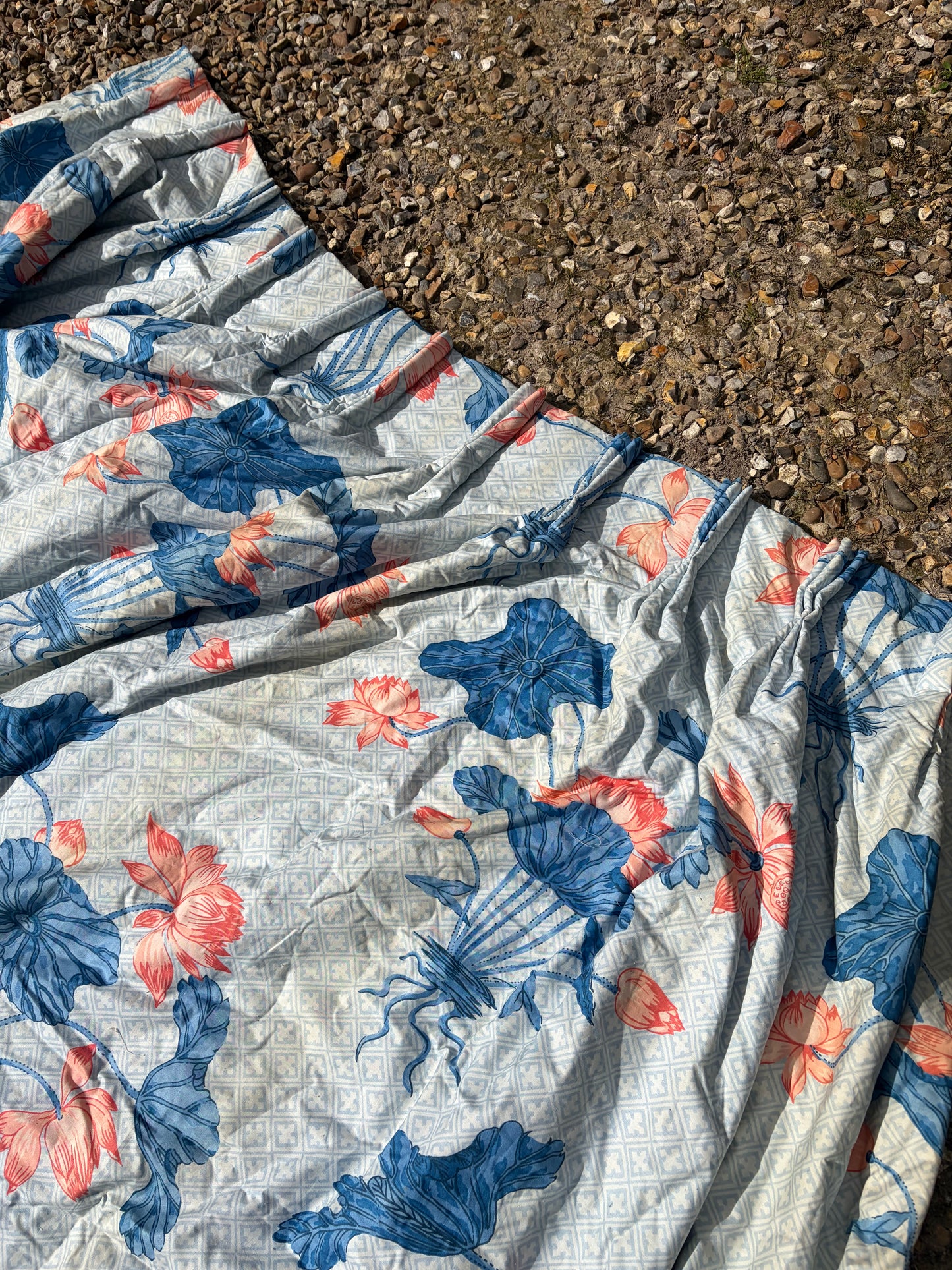 PAIR OF CURTAINS