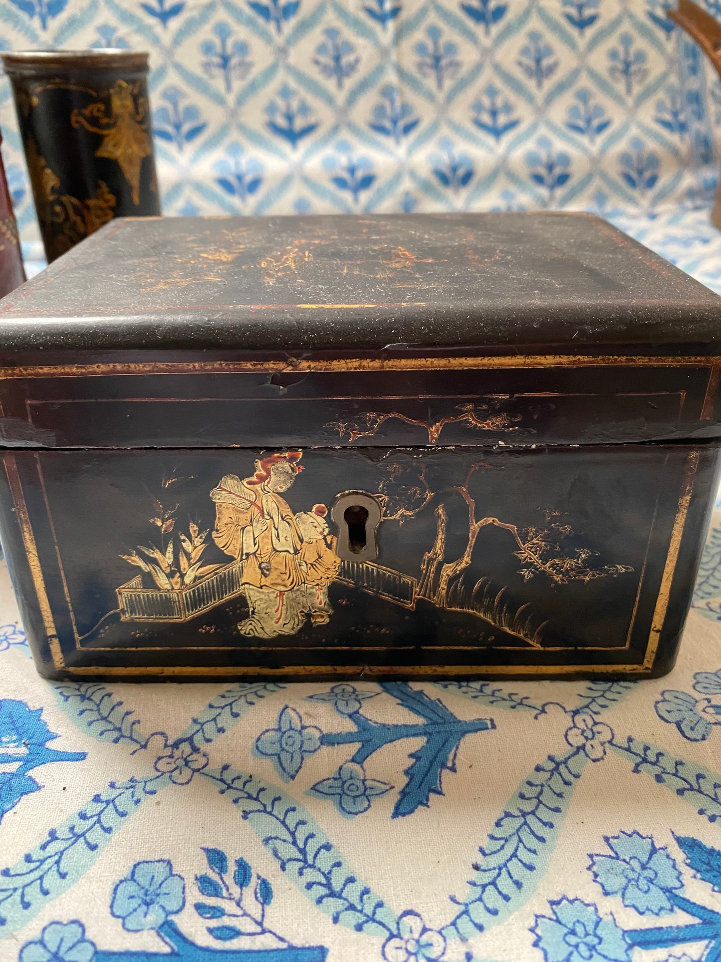 ANTIQUE BOXES
