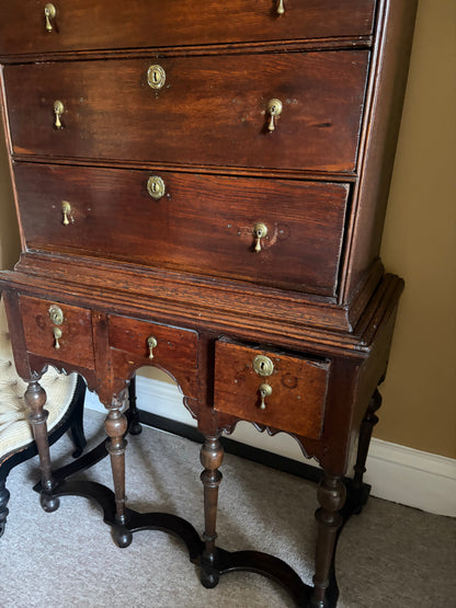OAK CHEST ON LEGS